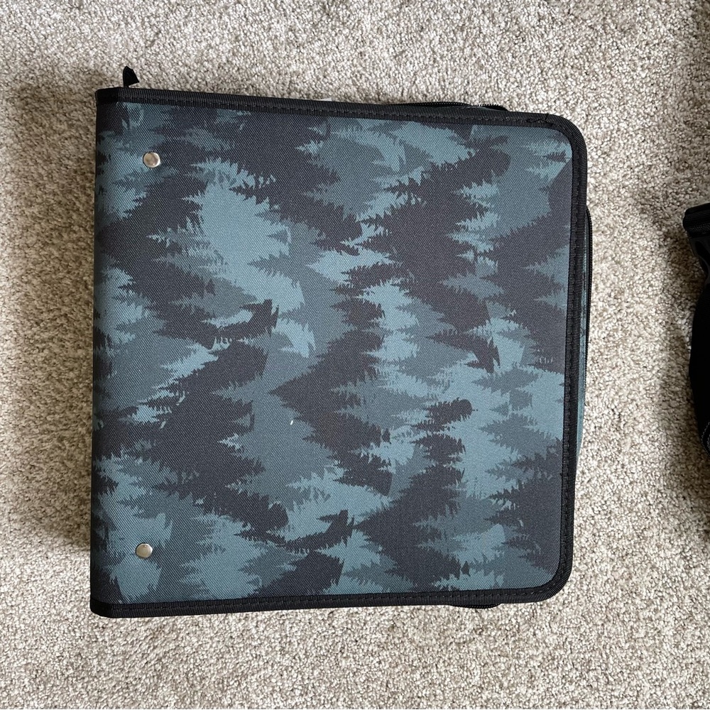 Green and Black Patterned zippered binder for school - Picture 5 of 5